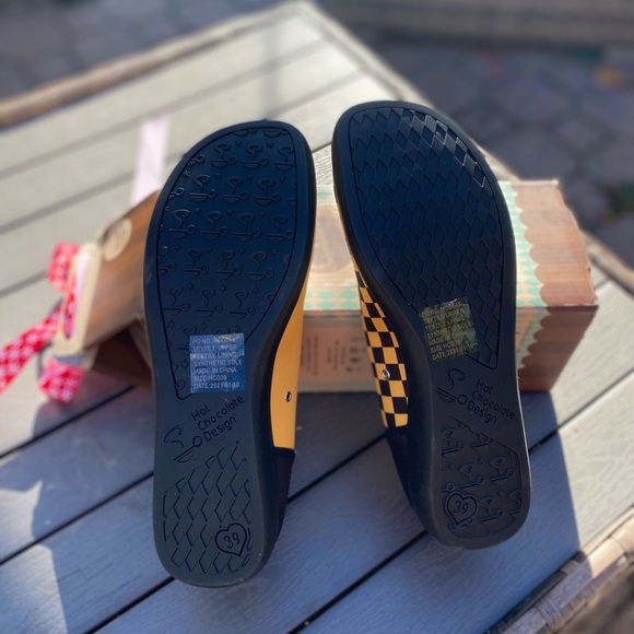 Hot Chocolate Design Chocolaticas Women's Slip-On Taxi Flats - Picture 4 of 7